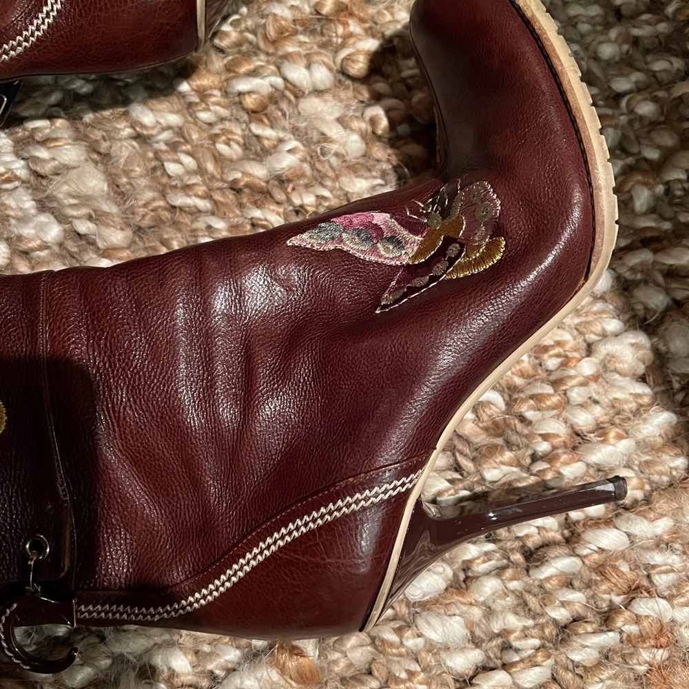Vintage Christian Dior cognac leather embroidered booties.  Size 39.  4” heels. - Picture 2 of 6
